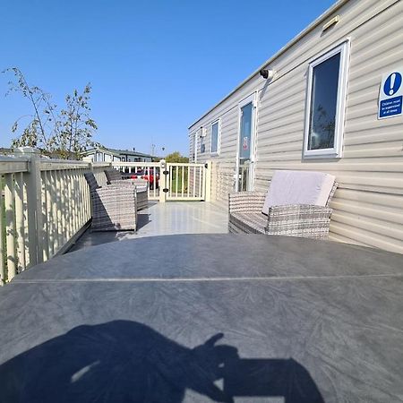 Luxury 2019 8 Berth Caravan With Hot Tub @ Tattershall Lakes מראה חיצוני תמונה