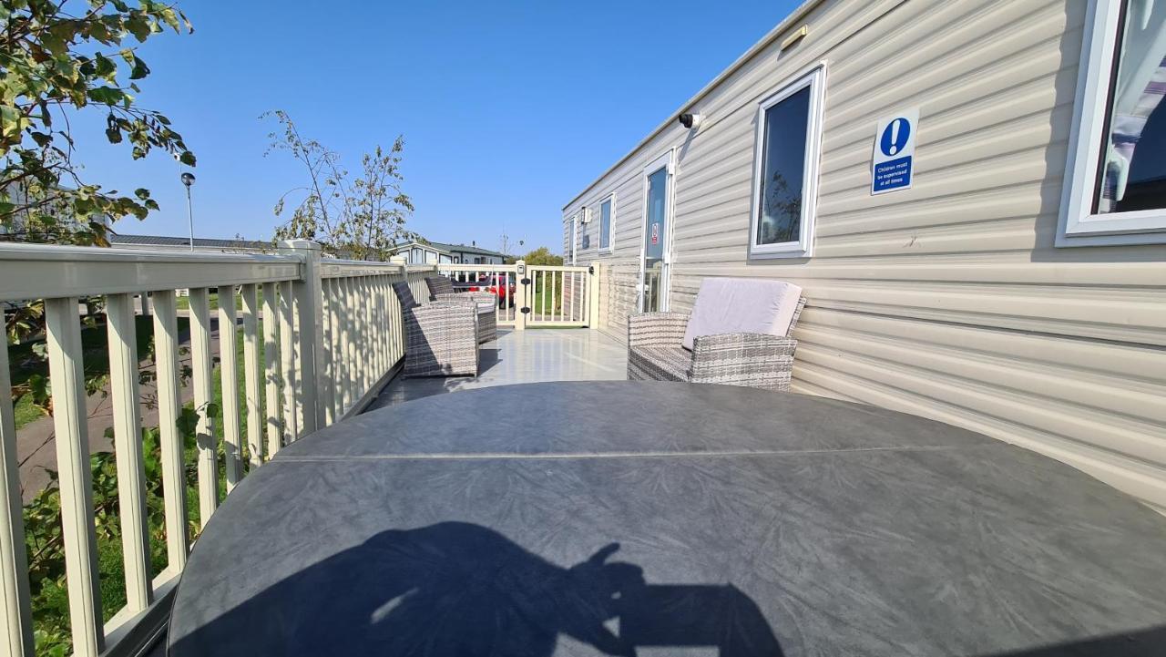Luxury 2019 8 Berth Caravan With Hot Tub @ Tattershall Lakes מראה חיצוני תמונה