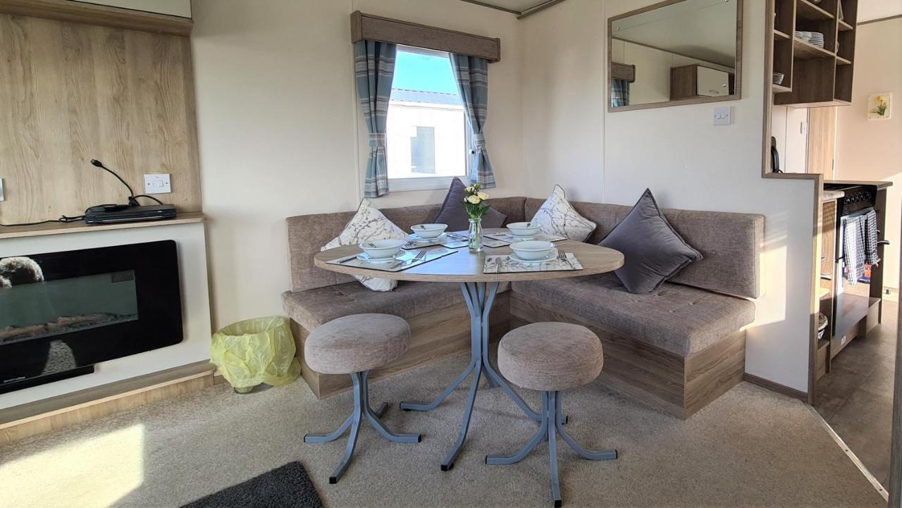 Luxury 2019 8 Berth Caravan With Hot Tub @ Tattershall Lakes מראה חיצוני תמונה