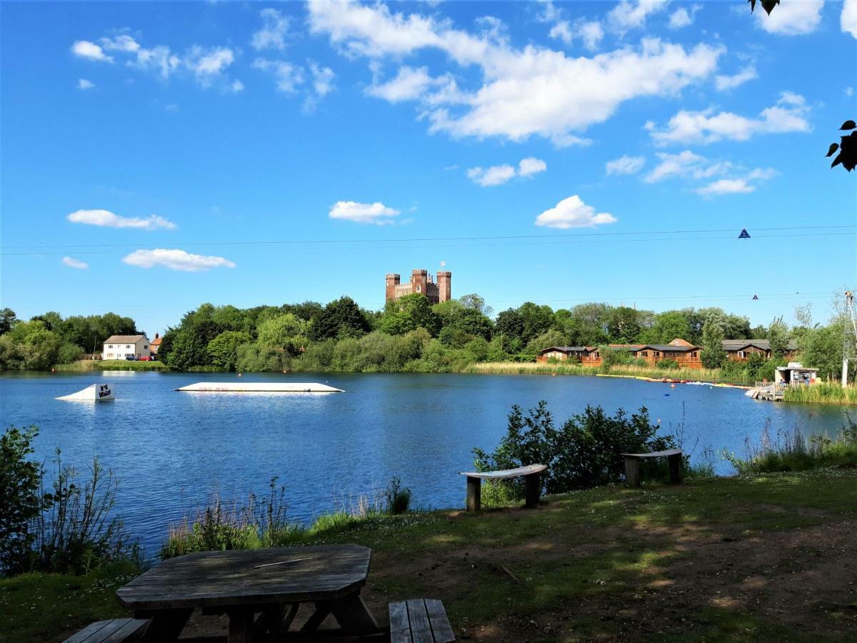 Luxury 2019 8 Berth Caravan With Hot Tub @ Tattershall Lakes מראה חיצוני תמונה